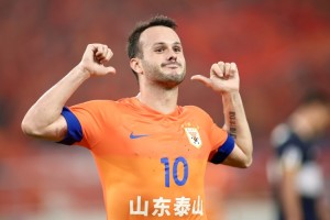 记者赞卡扎伊什维利：背后有压迫停球后还能找回平衡，牛！