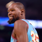 A-史密斯：我认为杜兰特是历史前10球员 他在火箭不能失败